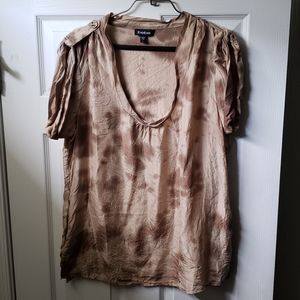 Bebe silk camouflage tan/brown short sleeve top